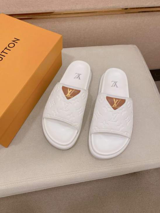 Picture of Louis Vuitton Slippers _SKULVsz38-44hnx05111501